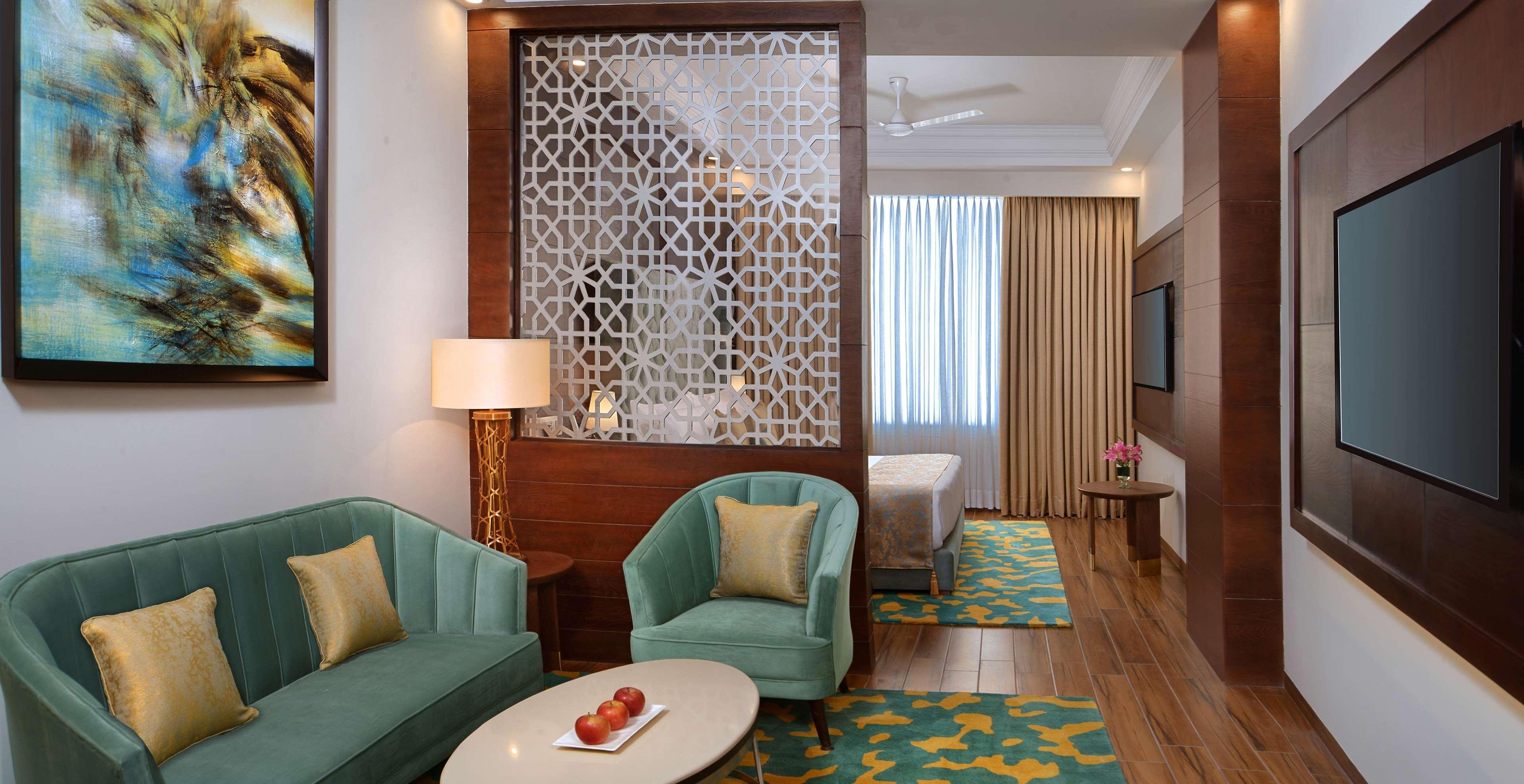 Radisson Chandigarh Zirakpur Exterior photo Suite at the Taj Bengal