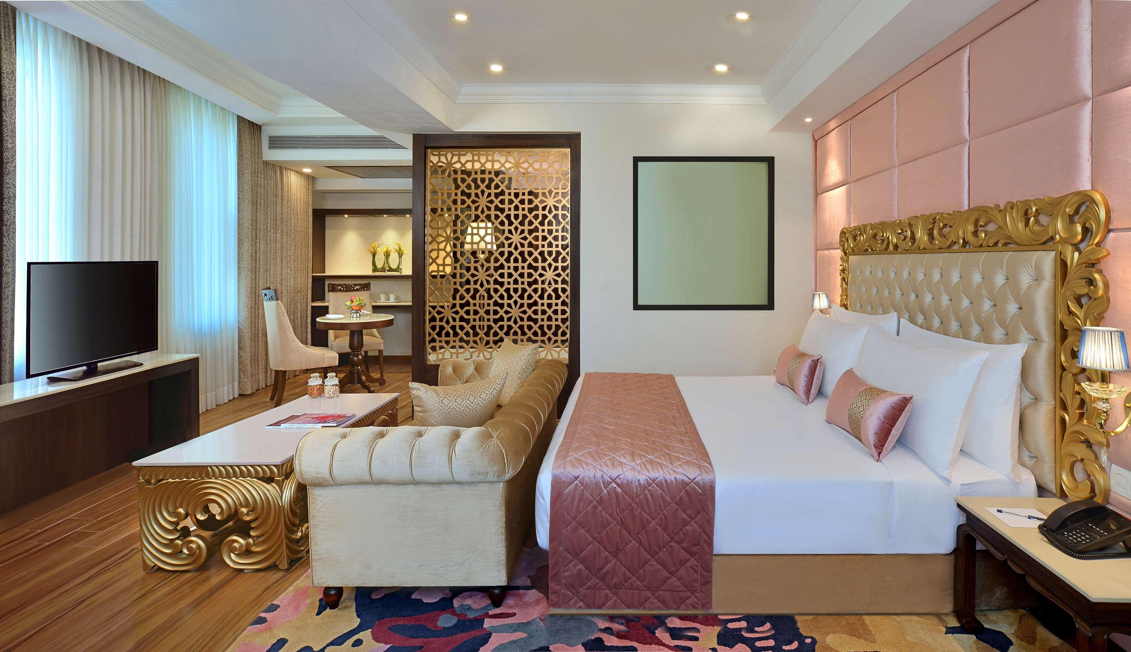Radisson Chandigarh Zirakpur Exterior photo A suite at the Taj Bengal